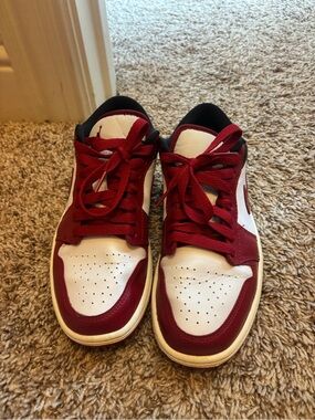 Nike Jordans red